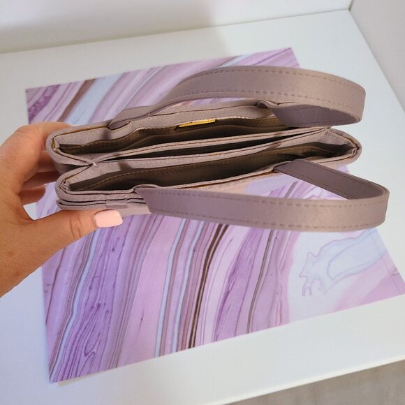 Lavender Silk Bloomingdale's Handbag - Elegant & Vintage - Picture 6 of 9